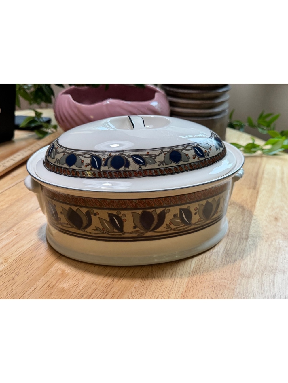 MIKASA ARABELLA Covered Oval Casserole Dish with Floral Pattern
